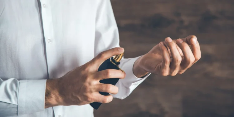 دليل العطور الرجالية التي لا تفقد سحرها مع الزمن