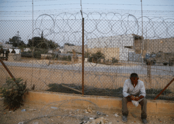 الحصار يتجدد: الضفة تختنق بعد وقف العمل بإسرائيل