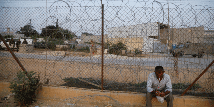 الحصار يتجدد: الضفة تختنق بعد وقف العمل بإسرائيل