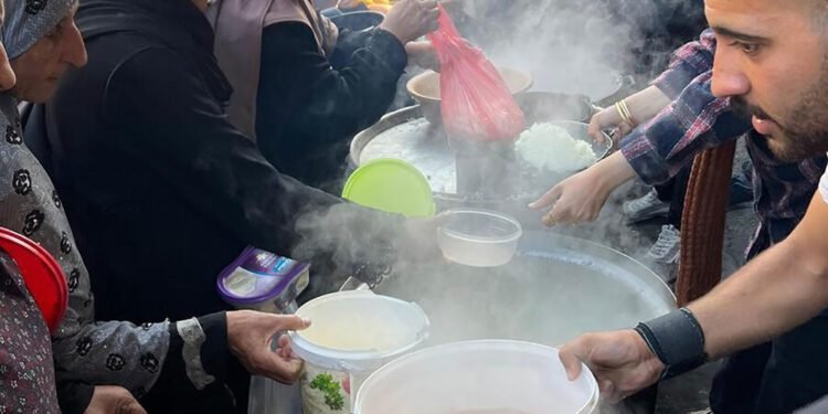 في غزة الجائعة… “التكية” تعيد ذاكرة النكبة