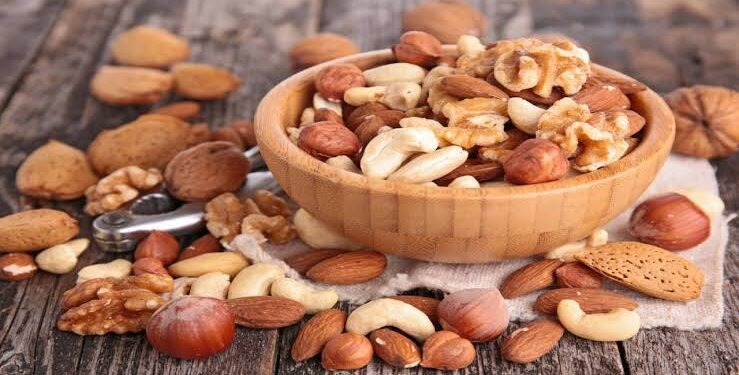 كنز غذائي.. 3 مكسرات غنية بالبروتين