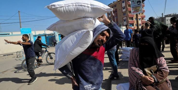 خطة إسرائيلية جديدة لتوزيع المساعدات في غزة بشرط 