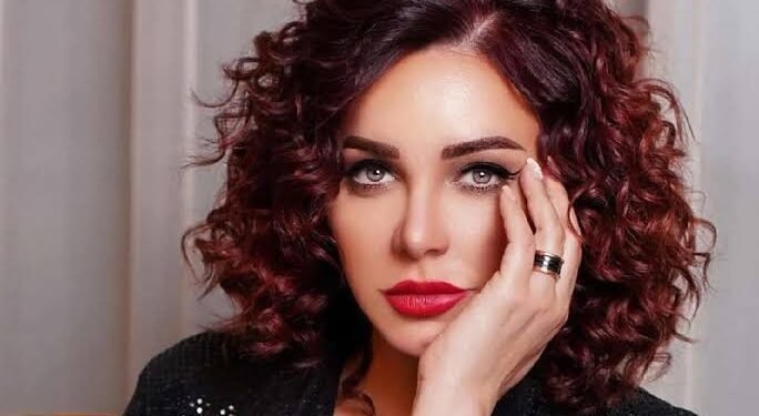 «عملناها».. أول رد من سلاف فواخرجي على زواجها من بشار الأسد