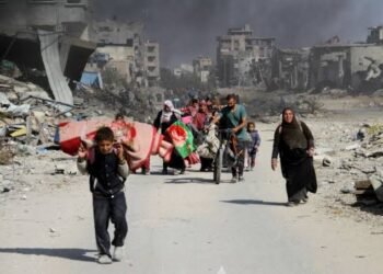 400 ألف نازح في غزة يعودون لبيوتهم رغم استمرار الحرب.. وحديث عن هدنة “هشة” قادمة