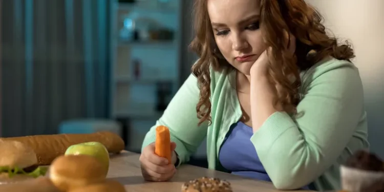 7 أطعمة شائعة تدمر رحلتك نحو خسارة الوزن!