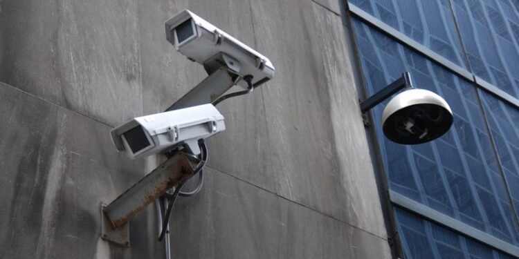 فيديو صادم يهز تركيا!.. ابن ينهال ضربًا على والده