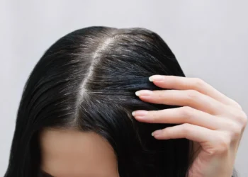 أطعمة سحرية تمنع الشيب المبكر.. سعر الشعر الصحي!