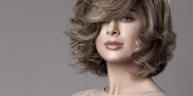 قصات شعر 2025.. سر جاذبيتك لهذا الصيف