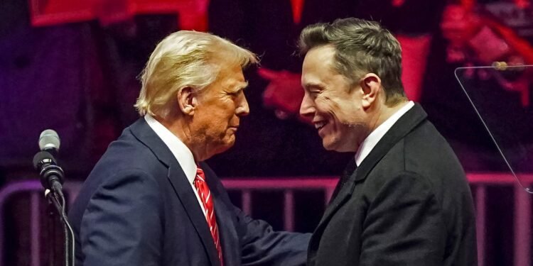 ترامب يثني على ماسك.. ويتفهم رغبته بالعودة لتيسلا