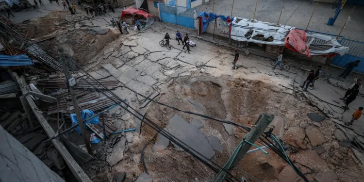 مستشفيات خارج الخدمة.. انهيار القطاع الصحي في غزة كارثة إنسانية