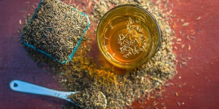 8 فوائد مذهلة لتناول ماء الكمون قبل النوم