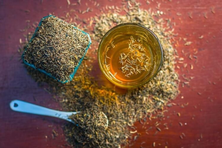 8 فوائد مذهلة لتناول ماء الكمون قبل النوم
