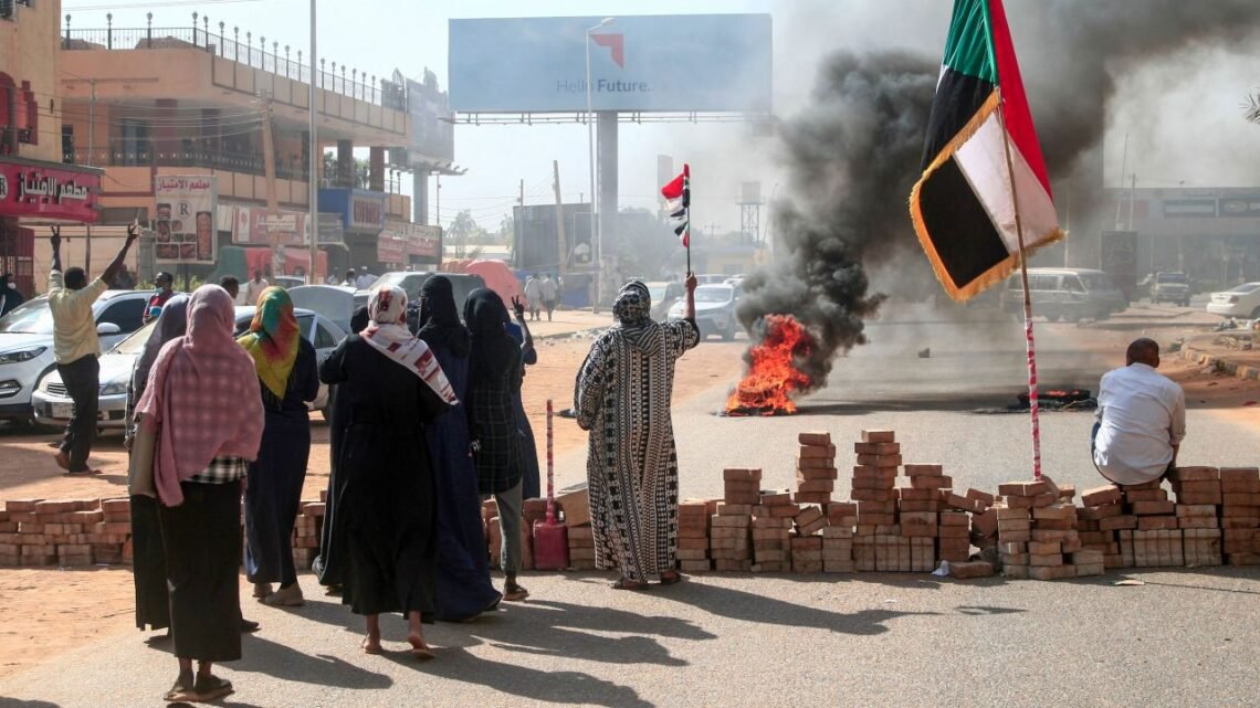 211025061025 05 sudan unrest 10 25 2021 protesters