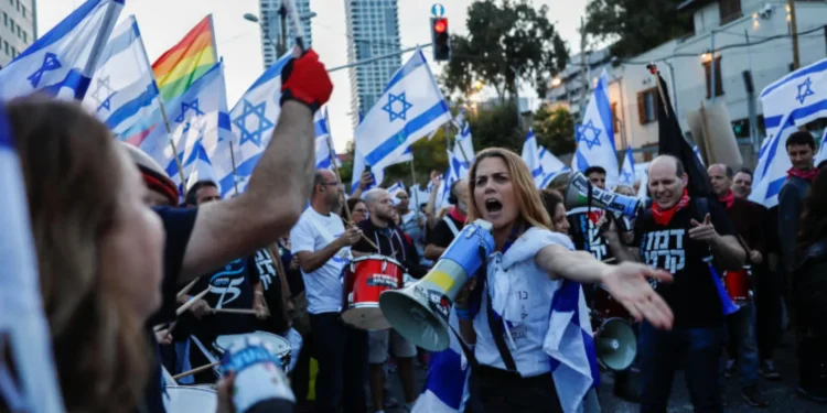 إسرائيل تواجه خطر التفكك الداخلي وسط أزمة ديموغرافية متصاعدة