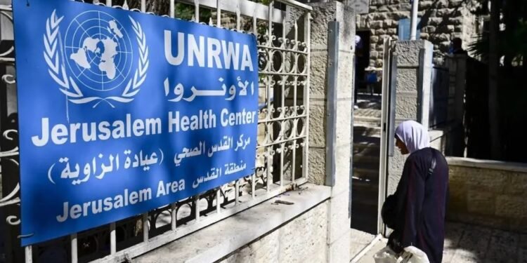  إغلاق مدارس الأونروا في القدس الشرقية: بين سياسات الاحتلال وضغوط المجتمع