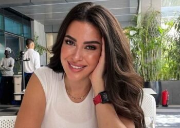 موضة مكياج العيون 2025.. الألوان الفاقعة الأكثر انتشارًا