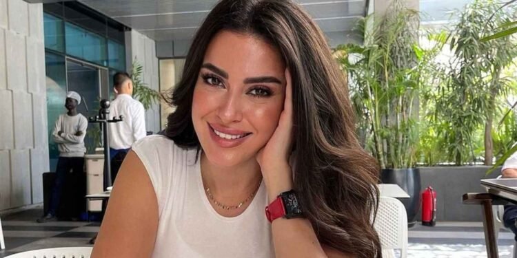 موضة مكياج العيون 2025.. الألوان الفاقعة الأكثر انتشارًا