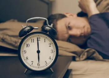 الاستيقاظ المبكر.. علامة خطر لمرض يهدد القلب!