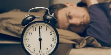 الاستيقاظ المبكر.. علامة خطر لمرض يهدد القلب!