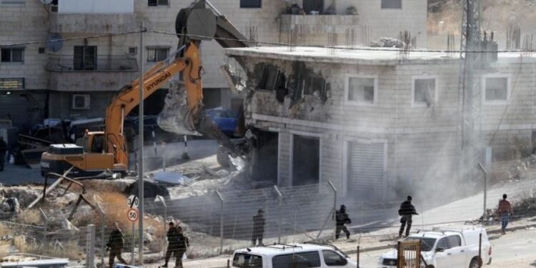 تصعيد خطير في الضفة.. الاحتلال يواصل هدم المنازل وتهجير السكان