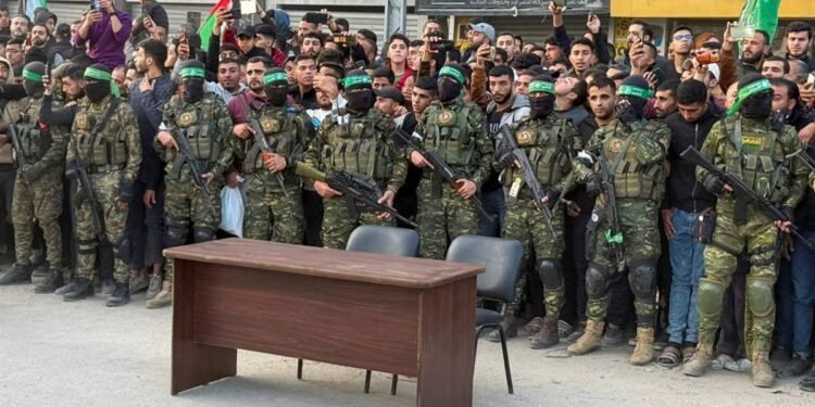 بيان حماس وتحركات السُلطة.. من يدفع ثمن المغامرة؟