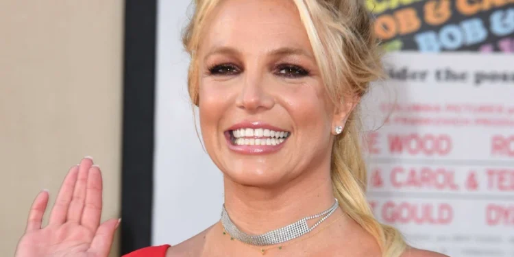 بريتني سبيرز تثير الذعر على متن طائرة!