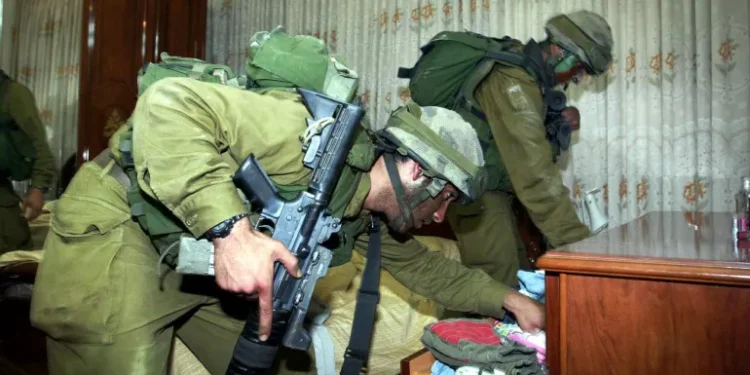 عصابات جيش الاحتلال.. تاريخ من النهب لممتلكات الفلسطينيين