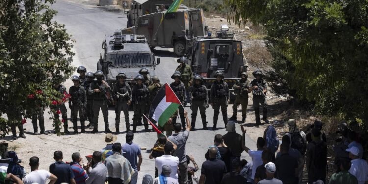 الضفة الغربية.. الاحتلال يحوّل الأرض إلى زنازين مفتوحة