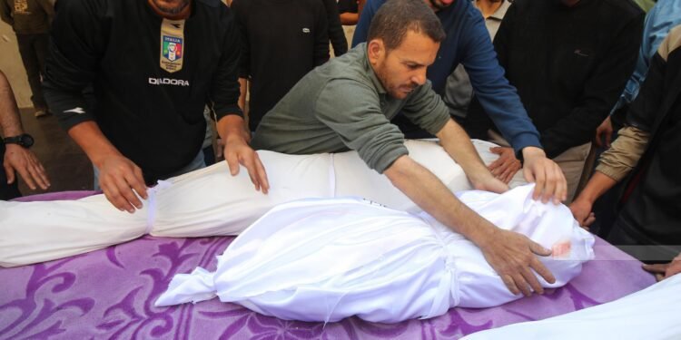 الاحتلال يقصف مقرا للأونروا بمخيم جباليا شمال قطاع غزة