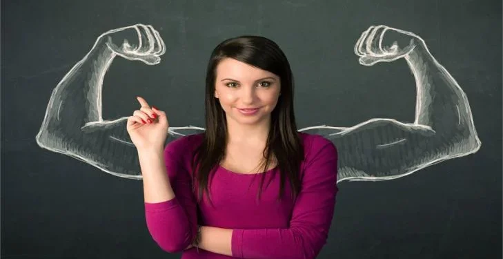 أسرار الثقة بالنفس.. حركات تكشف قوة شخصيتك دون كلام!