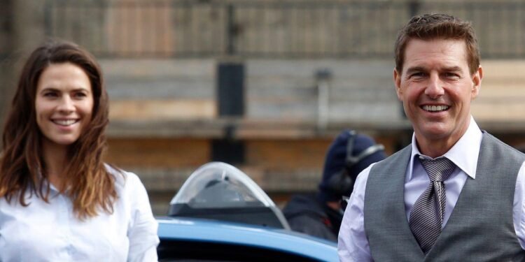 حقيقة ارتباط توم كروز وهايلي أتويل.. رد مفاجئ!