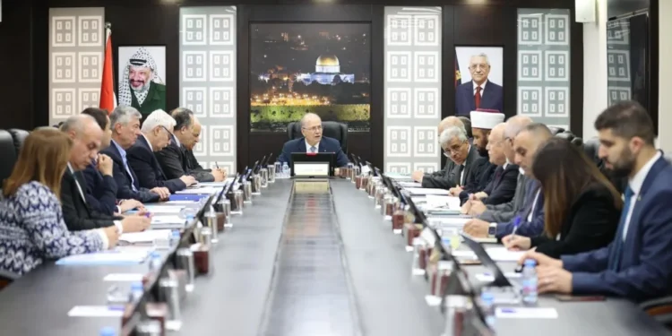 الحكومة الفلسطينية تُكثف حراكها الدولي لمواجهة العدوان وتعزيز صمود الشعب