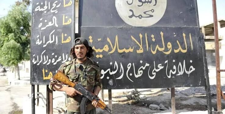 «داعش» يطل من ريف دمشق الغربي.. وسوريا الجديدة تواجه الخطر بحزم