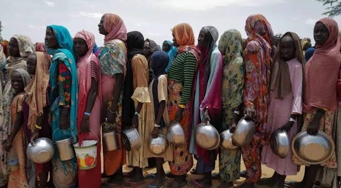 الجوع يفتك بالسودانيين في معسكر قاقا.. مأساة على أطراف الحرب