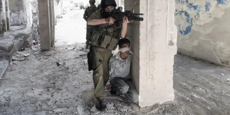 دروع بشرية بأوامر الاحتلال.. قصة «مسعود وأيمن» في غزة