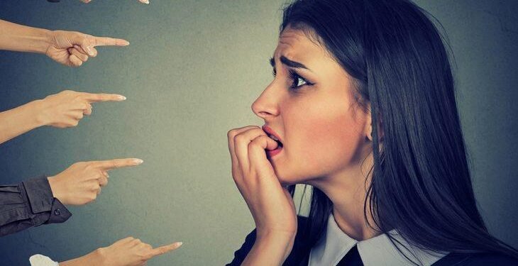 8 أسرار في لغة الجسد تكشف ما يخفيه الآخرون!