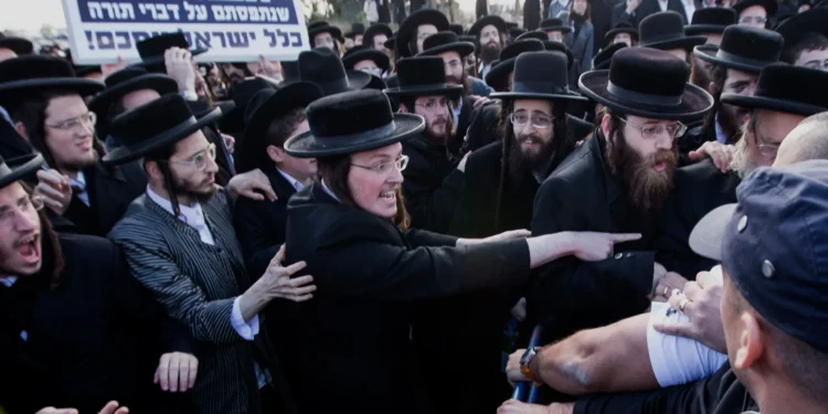 نتنياهو يُجند الحريديم.. استعداد لحرب طويلة في غزة وتصعيد بلا أفق