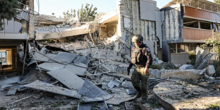 تل أبيب تحت التهديد.. كيف ينعكس التصعيد مع إيران على الداخل الإسرائيلي؟