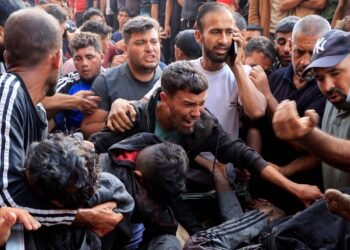 SENSITIVE MATERIAL. THIS IMAGE MAY OFFEND OR DISTURB Palestinians react next to people wounded in an Israeli strike while waiting for aid, according to the Gaza Health Ministry, at Nasser hospital, in Khan Younis, southern Gaza Strip, June 17, 2025. REUTERS/Hatem Khaled     TPX IMAGES OF THE DAY