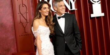 جورج وأمل كلوني يتألقان في توني أووردز (فيديو)