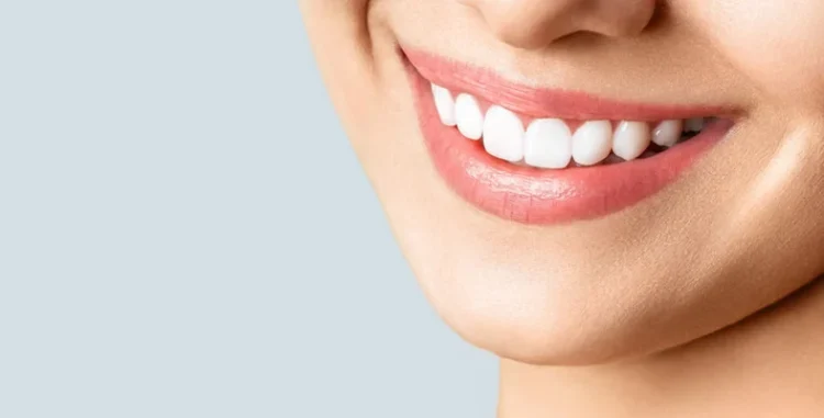 تبييض الأسنان في المنزل بـ 6 طرق مدهشة