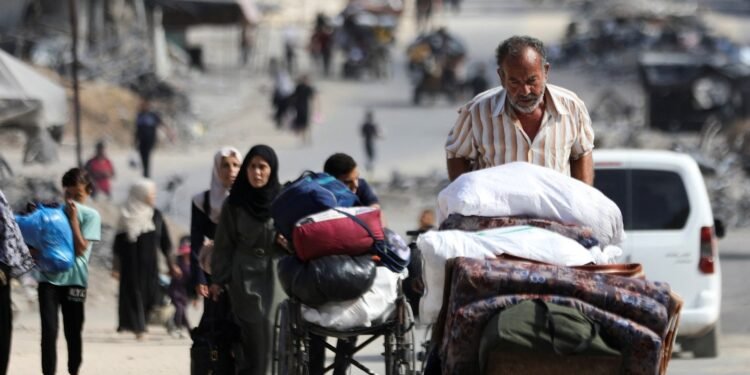 مساعدات مشروطة بالموت.. سياسة التجويع والتهجير القسري في غزة