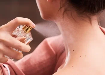 خطوات بسيطة لثبات العطر طوال اليوم