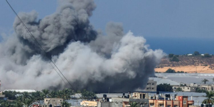 مأساة غزة.. هل أصبحت المستشفيات ساحة حرب؟