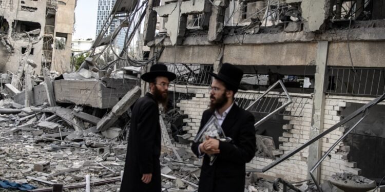 حكومة نتنياهو تقيد الصحفيين.. لماذا تخفي إسرائيل خسائرها؟