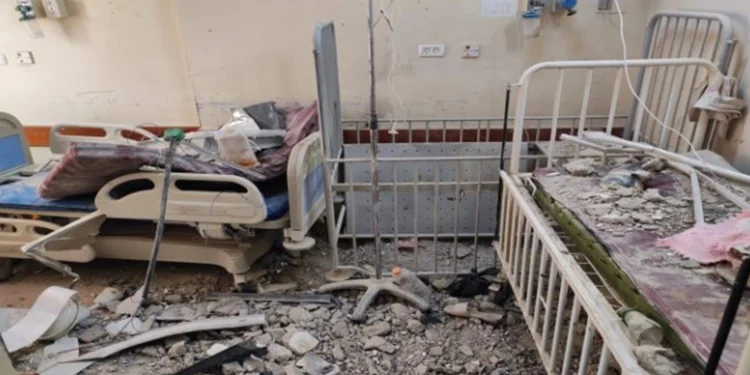 الدم في غرف الإنعاش.. اقتحام المستشفيات في غزة خطة ممنهجة لاستهداف المدنيين