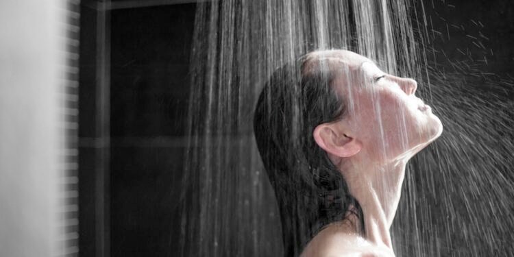 الاستحمام بالماء الساخن يهدد حياتك!