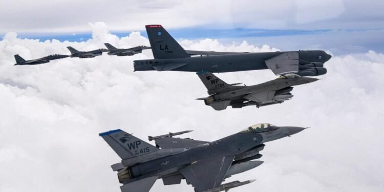 قاذفات B-2 الأميركية تتحرك غرباً وترمب يبحث الخيار العسكري ضد إيران