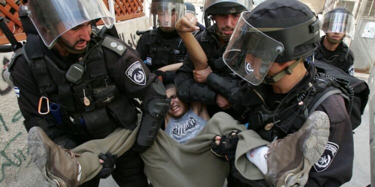 جيش الاحتلال يلاحق العائلات.. حملة منظمة لتفكيك النسيج الفلسطيني