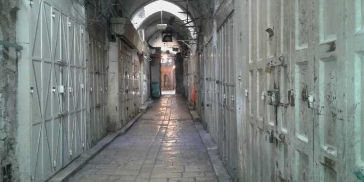 دكاكين القدس الشرقية تحت مطرقة الإخلاء والمضايقة